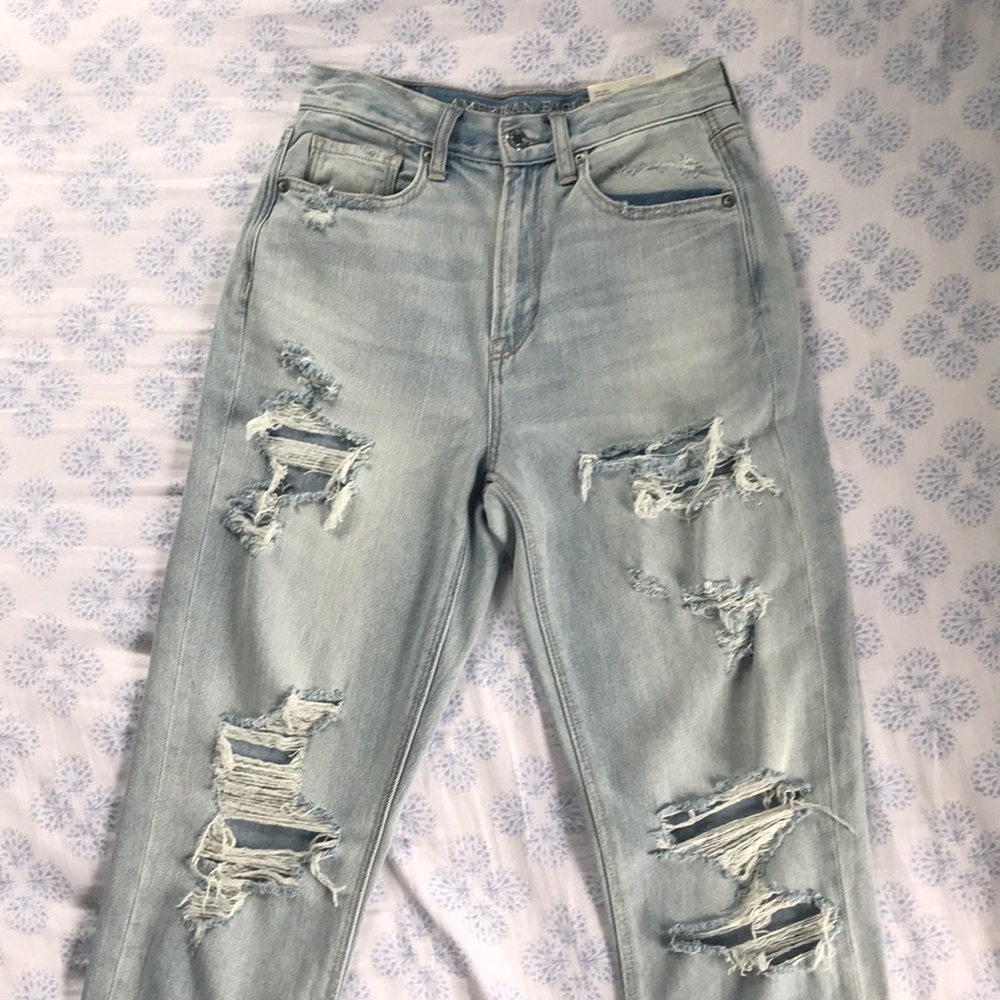Distressed mom jean (effortlessly cool)